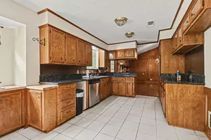 913 Cannan Dr, Angleton, TX 77515 - Photo 11
