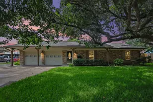 913 Cannan Dr, Angleton, TX 77515 - Photo 3