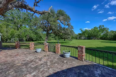 350 N Madison Street, La Grange, TX 78945 - Photo 11