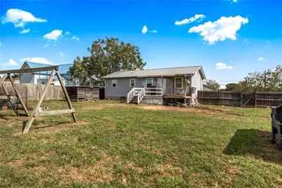 208 Garrett Street, Yoakum, TX 77995 - Photo 11