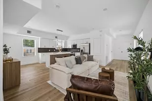 801 E 32nd 1/2 St, Houston, TX 77022 - Photo 9
