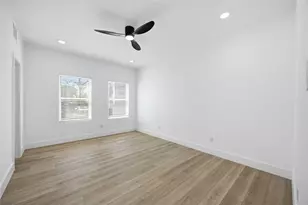 801 E 32nd 1/2 St, Houston, TX 77022 - Photo 27