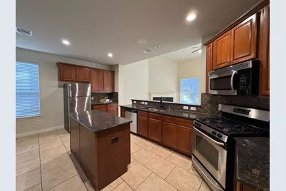 34 Montfair Park Circle, The Woodlands, TX 77382 - Photo 5