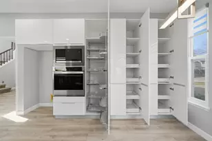 12207 Meadows Crest Dr, Stafford, TX 77477 - Photo 9