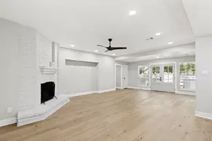 10903 Holly Springs Dr, Houston, TX 77042 - Photo 5