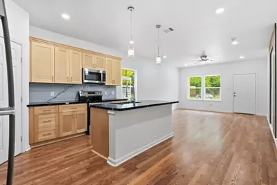 819 Junction Avenue #B, Cleveland, TX 77327 - Photo 7