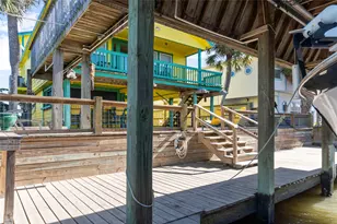 1321 Bay Dr, Crystal Beach, TX 77650 - Photo 3