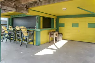 1321 Bay Dr, Crystal Beach, TX 77650 - Photo 15