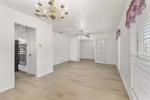 8903 Roos Rd, Houston, TX 77036 - Photo 5