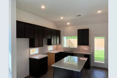 4710 Magnolia Montoya Drive, Pinehurst, TX 77362 - Photo 5