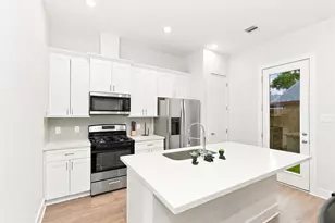 835 Dorchester St, Houston, TX 77022 - Photo 5