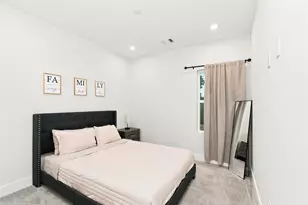 835 Dorchester St, Houston, TX 77022 - Photo 9
