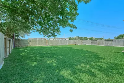 12318 Georgetown Park Court, Houston, TX 77058 - Photo 33