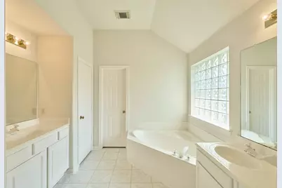 12318 Georgetown Park Court, Houston, TX 77058 - Photo 19