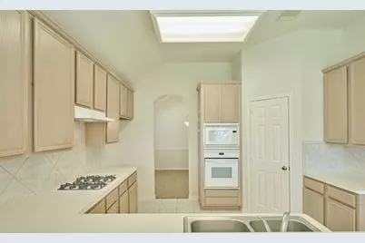 12318 Georgetown Park Court, Houston, TX 77058 - Photo 9