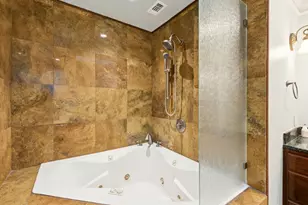 172 Litchfield Ln, Houston, TX 77024 - Photo 9