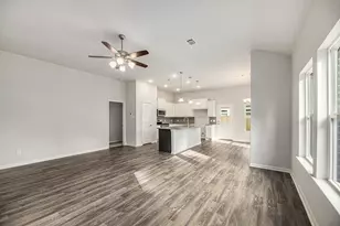 331 Woodhaven Dr, West Columbia, TX 77486 - Photo 9