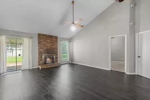 4202 W Peachfield Cir, Houston, TX 77014 - Photo 7