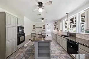 6998 Commander Roland Dr, Hitchcock, TX 77563 - Photo 5
