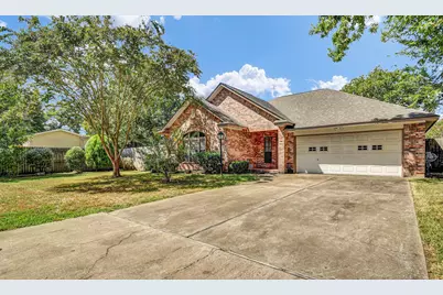 310 Chestnut Street, Lake Jackson, TX 77566 - Photo 3