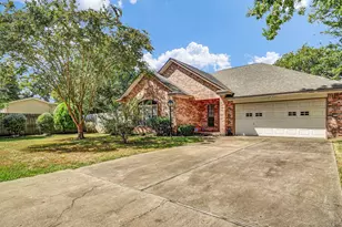310 Chestnut St, Lake Jackson, TX 77566 - Photo 3