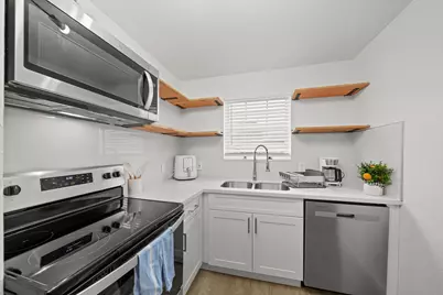 701 28th Street #D, Galveston, TX 77550 - Photo 3