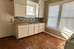 1709 Biovu Dr, Galveston, TX 77551 - Photo 5