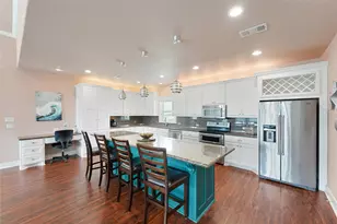 172 Ocean View Dr, Crystal Beach, TX 77650 - Photo 3