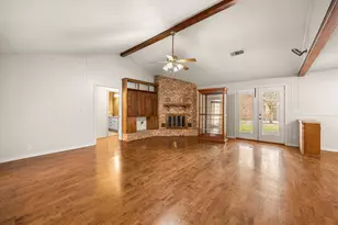 105 Memorial Ln, Columbus, TX 78934 - Photo 3