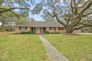 105 Memorial Ln, Columbus, TX 78934 - Photo 1