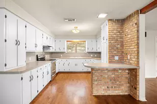 105 Memorial Ln, Columbus, TX 78934 - Photo 5