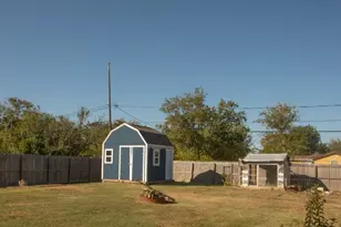 1118 W 11th St, Freeport, TX 77541 - Photo 15