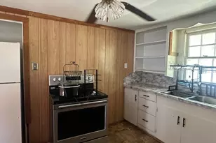 410 E Gregg St, Mount Enterprise, TX 75681 - Photo 17