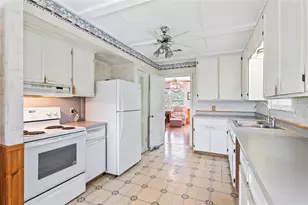 1912 E Winn St, Kemah, TX 77565 - Photo 15