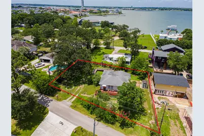 1912 E Winn Street, Kemah, TX 77565 - Photo 1