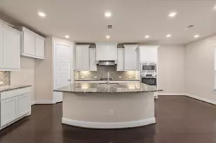 35 N Wheatleigh Dr, Tomball, TX 77375 - Photo 15