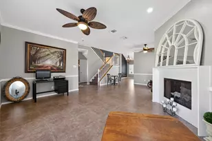 915 Highland Woods Dr, Highlands, TX 77562 - Photo 11