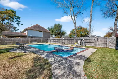 915 Highland Woods Dr, Highlands, TX 77562 - Photo 47