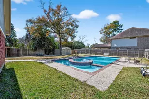 915 Highland Woods Dr, Highlands, TX 77562 - Photo 41