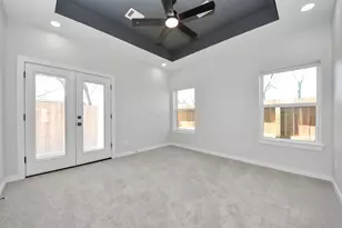 9826 Nedwald St, Houston, TX 77029 - Photo 21