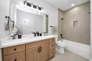 9826 Nedwald St, Houston, TX 77029 - Photo 17