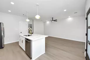 9826 Nedwald St, Houston, TX 77029 - Photo 31