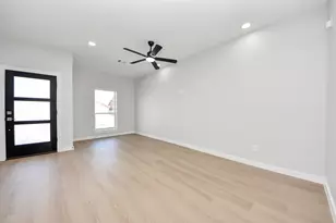 9826 Nedwald St, Houston, TX 77029 - Photo 13