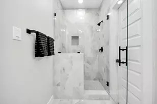 9826 Nedwald St, Houston, TX 77029 - Photo 41