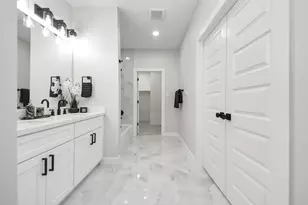 9826 Nedwald St, Houston, TX 77029 - Photo 43