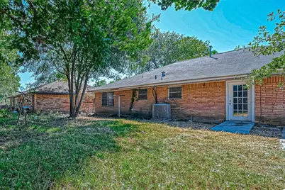 2946 Dragonwick Drive, Houston, TX 77045 - Photo 17