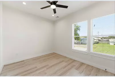 7809 Dyer St, Houston, TX 77088 - Photo 23