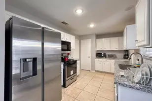 2023 Ruffian Ln, Stafford, TX 77477 - Photo 9