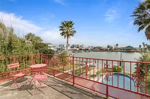 726 91st St, Galveston, TX 77554 - Photo 31