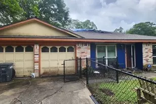 8719 James Ln, Hitchcock, TX 77563 - Photo 3
